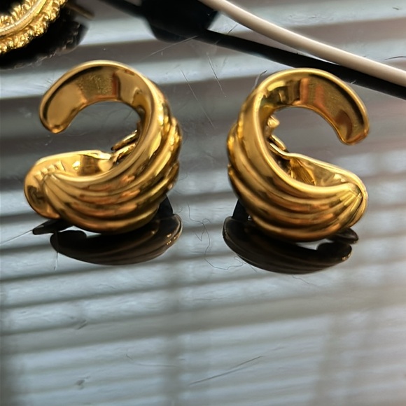 Signed MONET Goldtone Polished Crescent Shape Clip-On Earrings - Picture 5 of 5